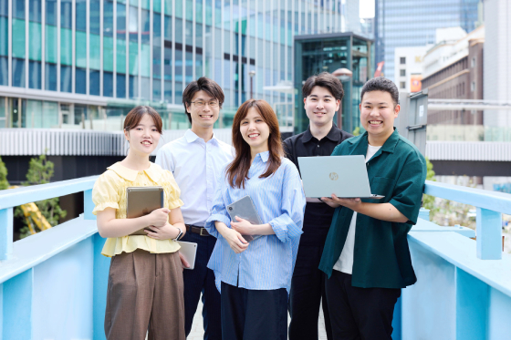 チームみんなで<br />
社会を支える仕事